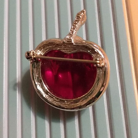 Vtg Sarah Coventry tomato pin - Picture 2 of 2